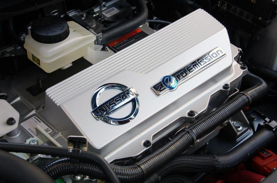  Nissan Leaf 2011 года  (фото 32 из 53)